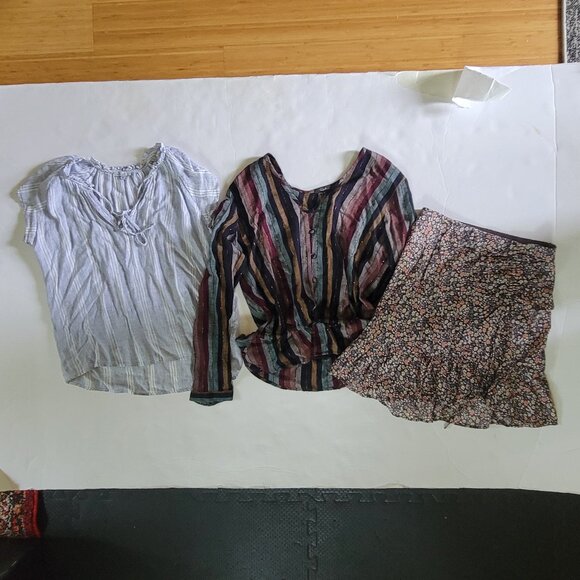 Lot Bundle of 3 Rails Items: Lara Floral Skirt, Beaux Striped Top, Raven Top - Picture 1 of 16